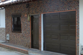 CASA COMPLETA CERCA DEL PARQUE CON GARAGE